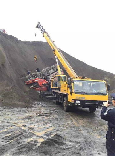 桂林上犹道路救援